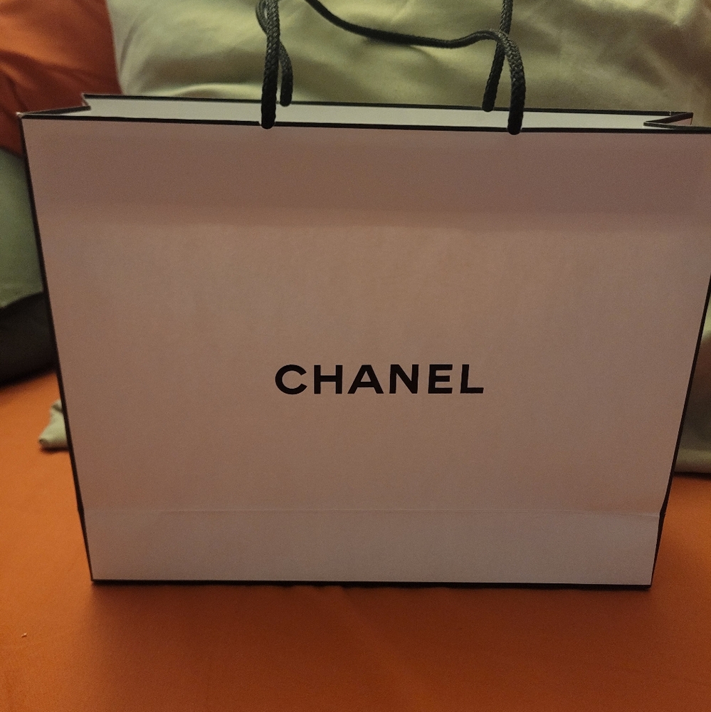 Chanel White Paper Shopping Bag